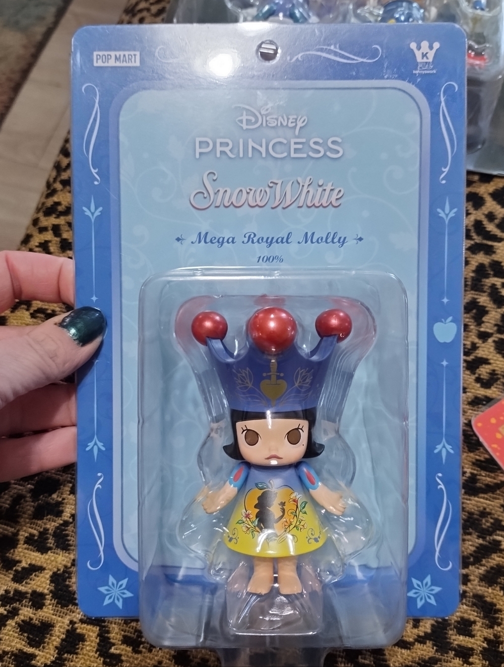 Pop Mart- Mega Royal Molly 100% Disney - Snow White Figurine
